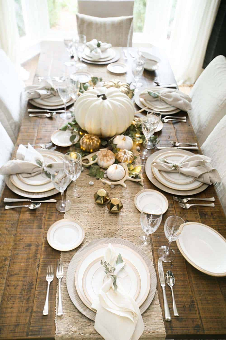 Dining-Room-Delight-Fall-Themed-Table-Setup-for-Festive-Feasts