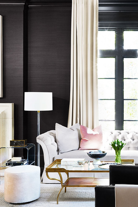 a-contemporary-living-room-with-black-wallpaper-as-a-decorating-fabrics-ideas