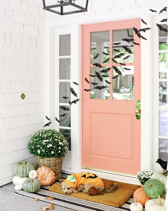 DIY-porch-Halloween-decoration-ideas-bats-and-pumpkins