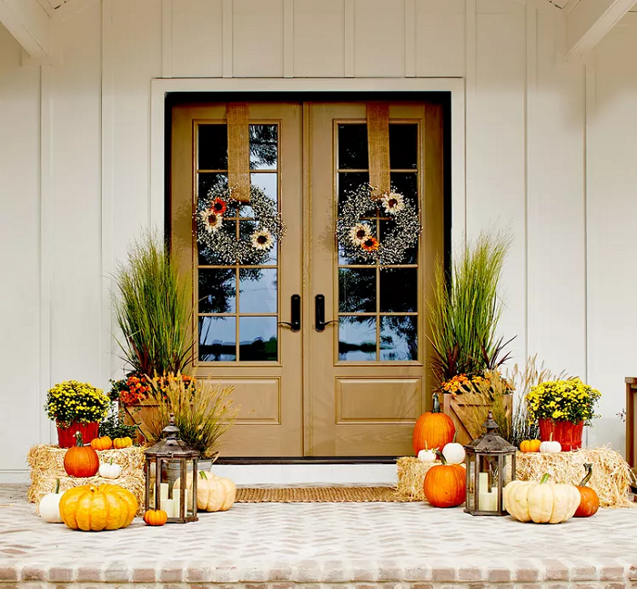 Front-Porch-Welcome-Autumn-Accents-an-Warm-Hues