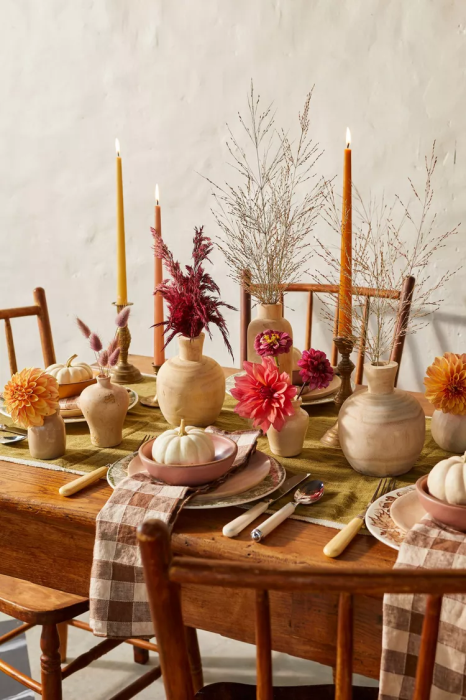 Rustic-fall-Tablescape-with-pumpkins-and-candles