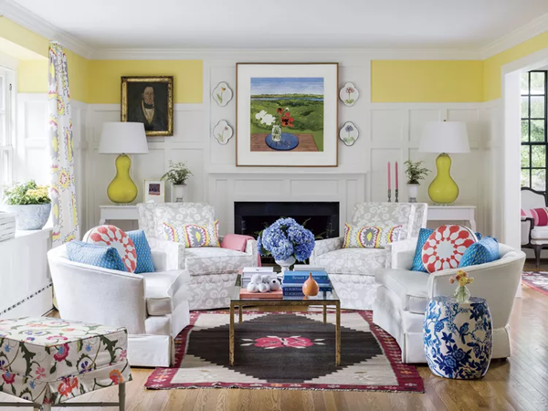 A-pattern-mixed-living-room-demonstrating-the-versatility-of-combining-large-scale-and-small-scale-patterns-1
