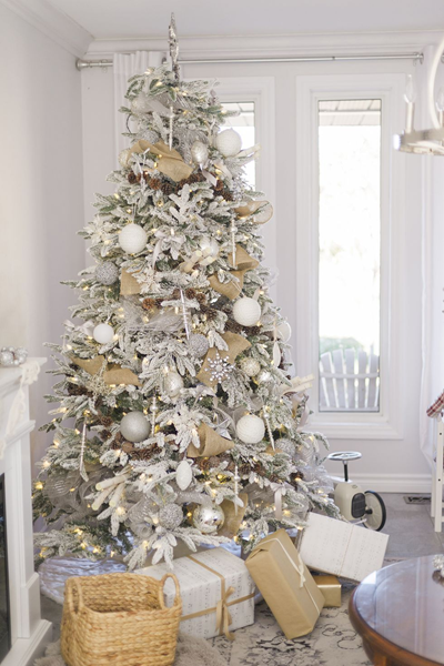 all-white-decor-Christmas-tree