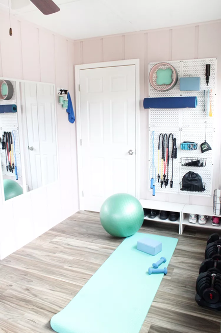 Small-Home-Gym-with-large-mirror-to-make-it-look-bigger