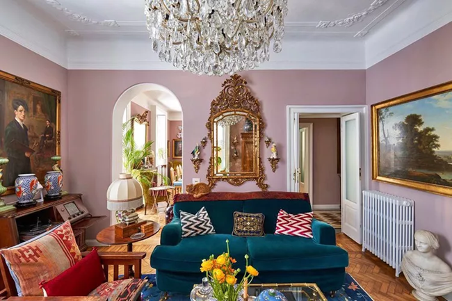 cozy-whimsical-maximalism-living-room-with-bold-textures-and-fabrics