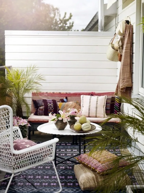 simple-and-cozy-bohemian-patio