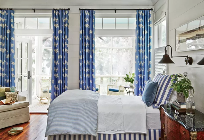 bedroom-with-shoreline-coastal-style-with-blue-curtains